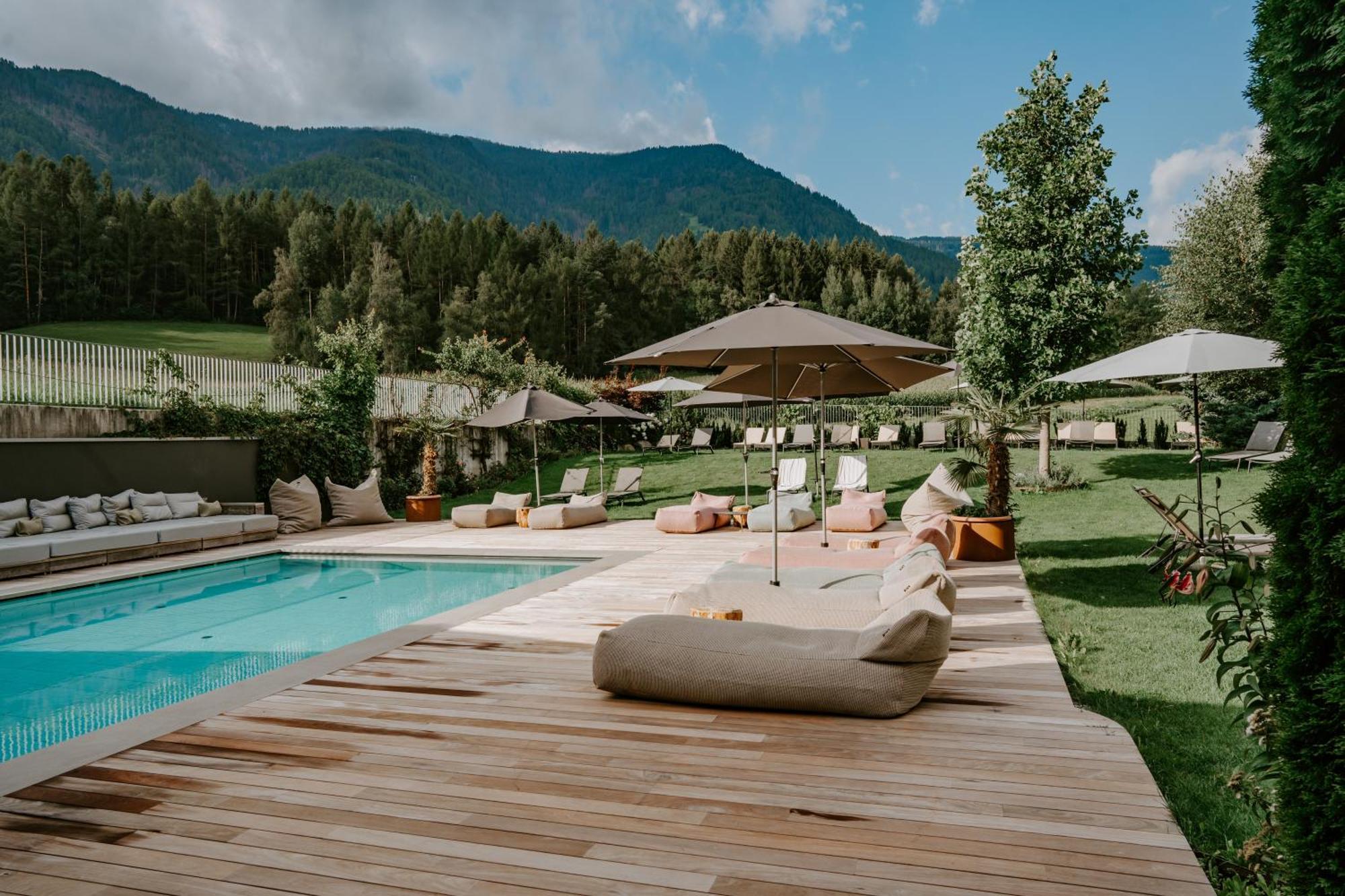 Hotel Petrus Бруніко Екстер'єр фото