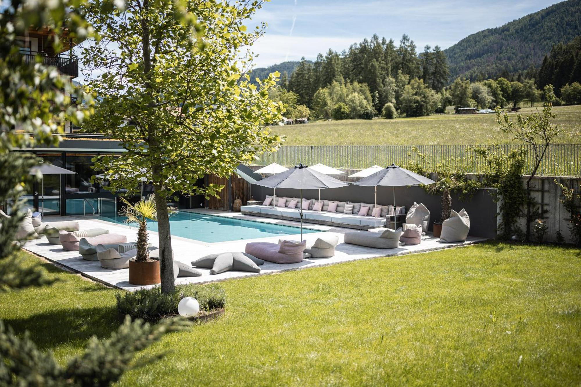 Hotel Petrus Бруніко Екстер'єр фото
